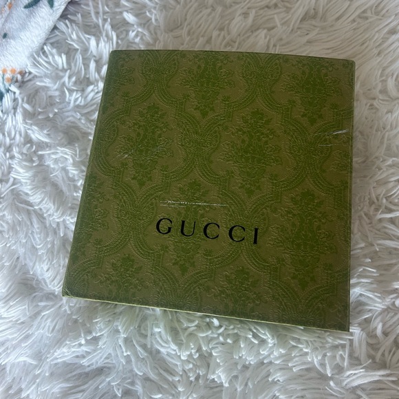 Small inch in width Gucci belt - Picture 2 of 3